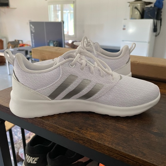 Adidas running shoe - Picture 4 of 4